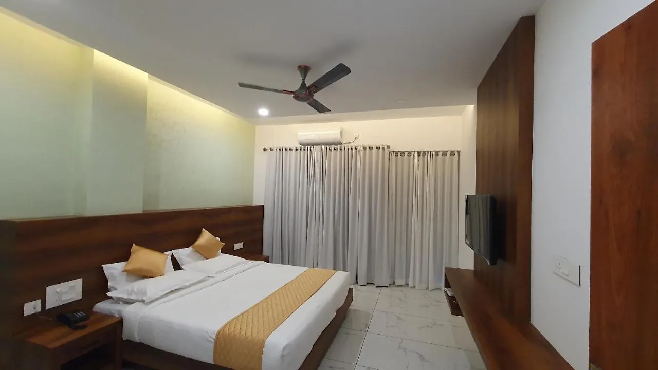 Hotel Woodlark Kattappana