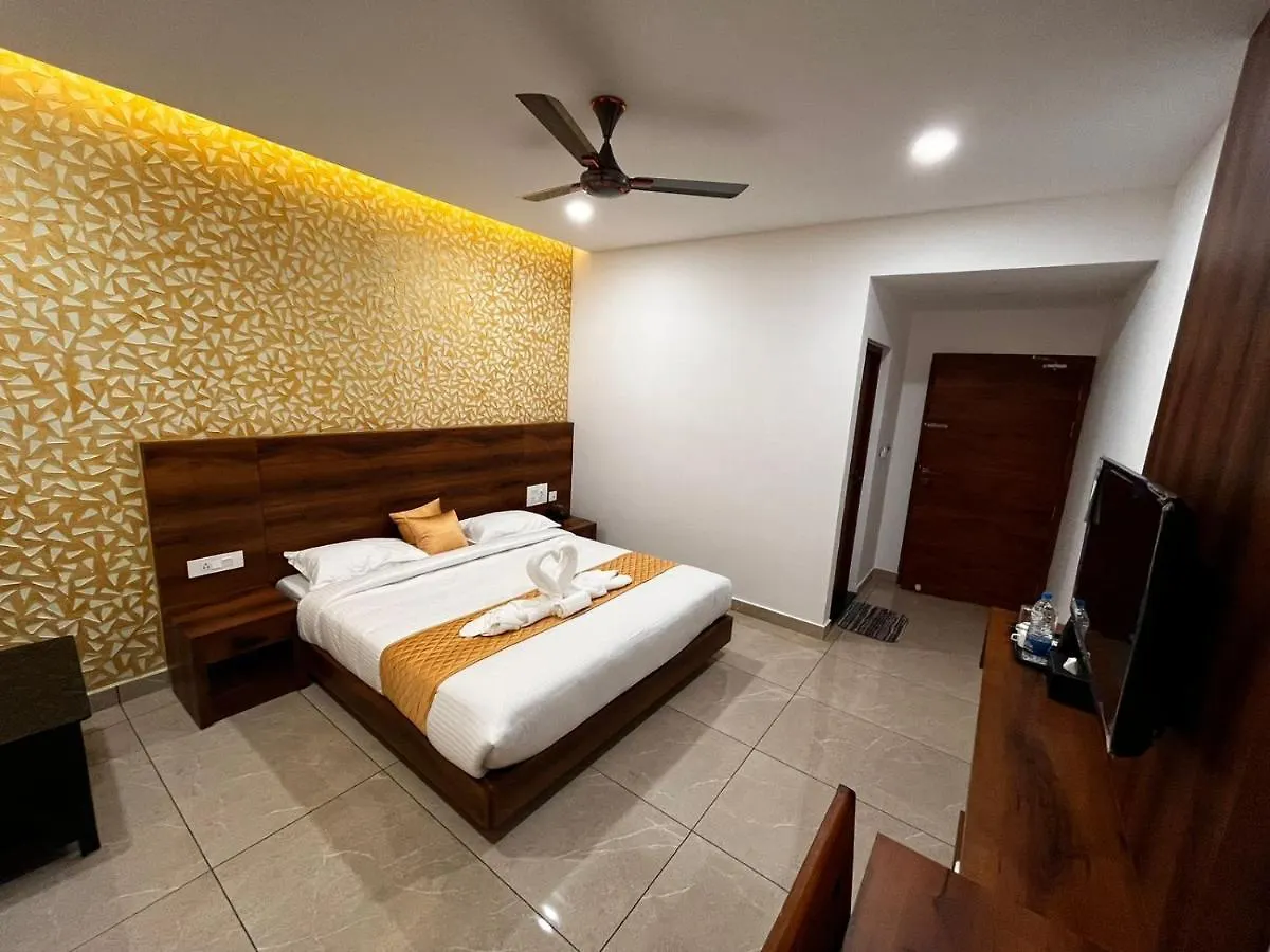 Hotel Woodlark Kattappana