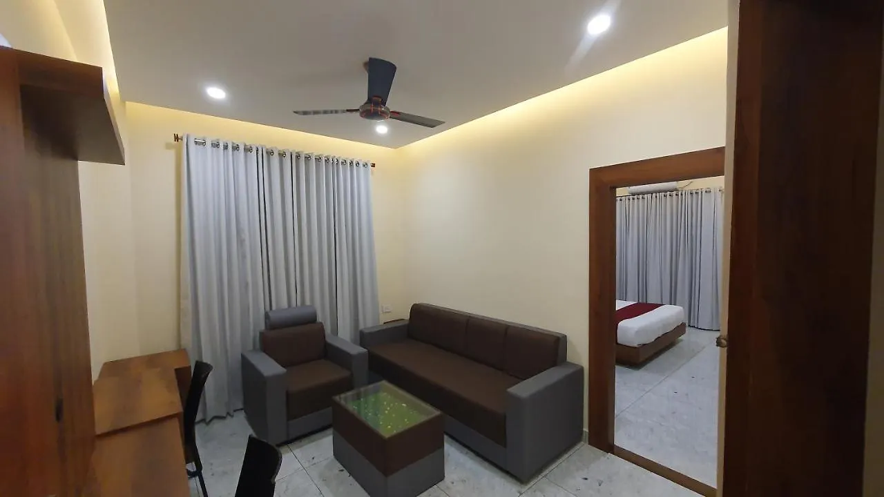 Hotel Woodlark Kattappana