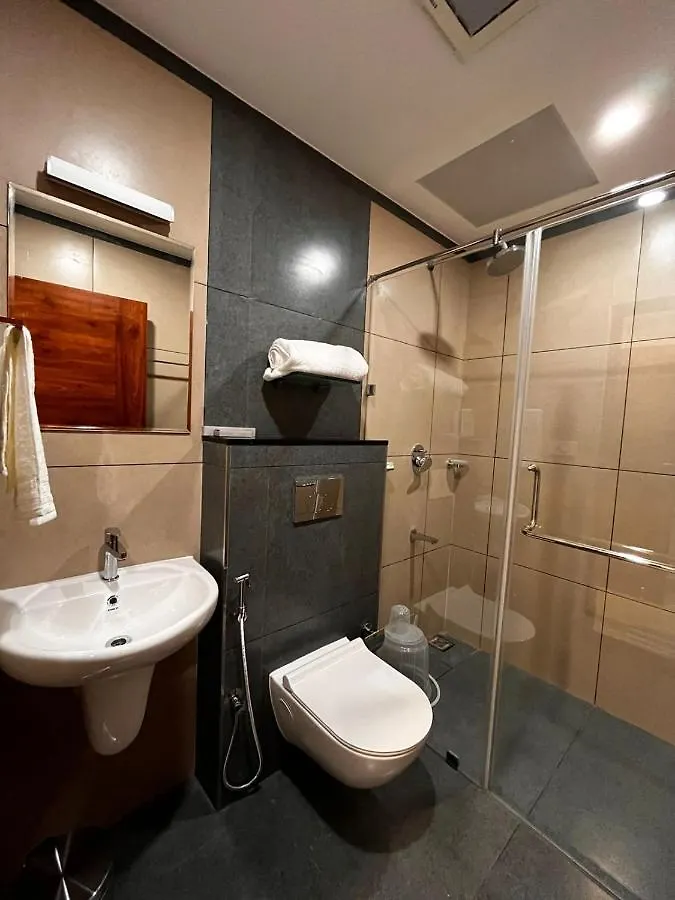 Hotel Woodlark Kattappana