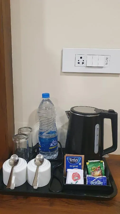Hotel Woodlark Kattappana