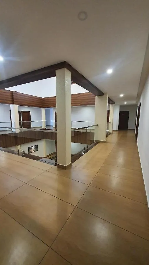 Hotel Woodlark Kattappana